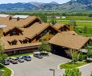 C'Mon Inn - a spectacular log lodge hotel