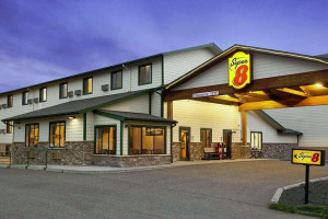 Super 8 of Bozeman - adjacent to restaurants