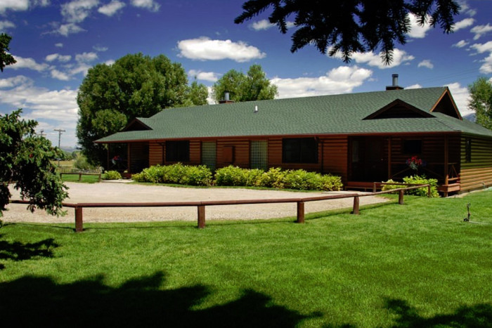 El Western Cabins & Lodges — Ennis, MT