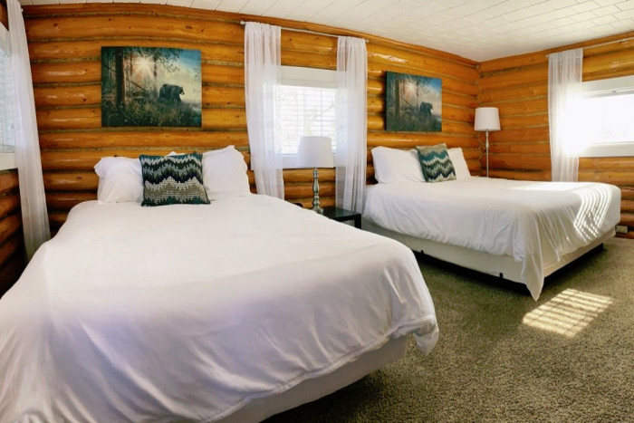 Sportsman's Lodge — Ennis, MT