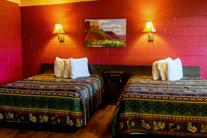 Sportsman's Lodge — Ennis, MT