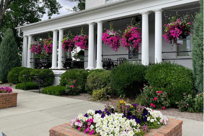 Sacajawea Hotel / Starry Night Group — Three Forks, MT